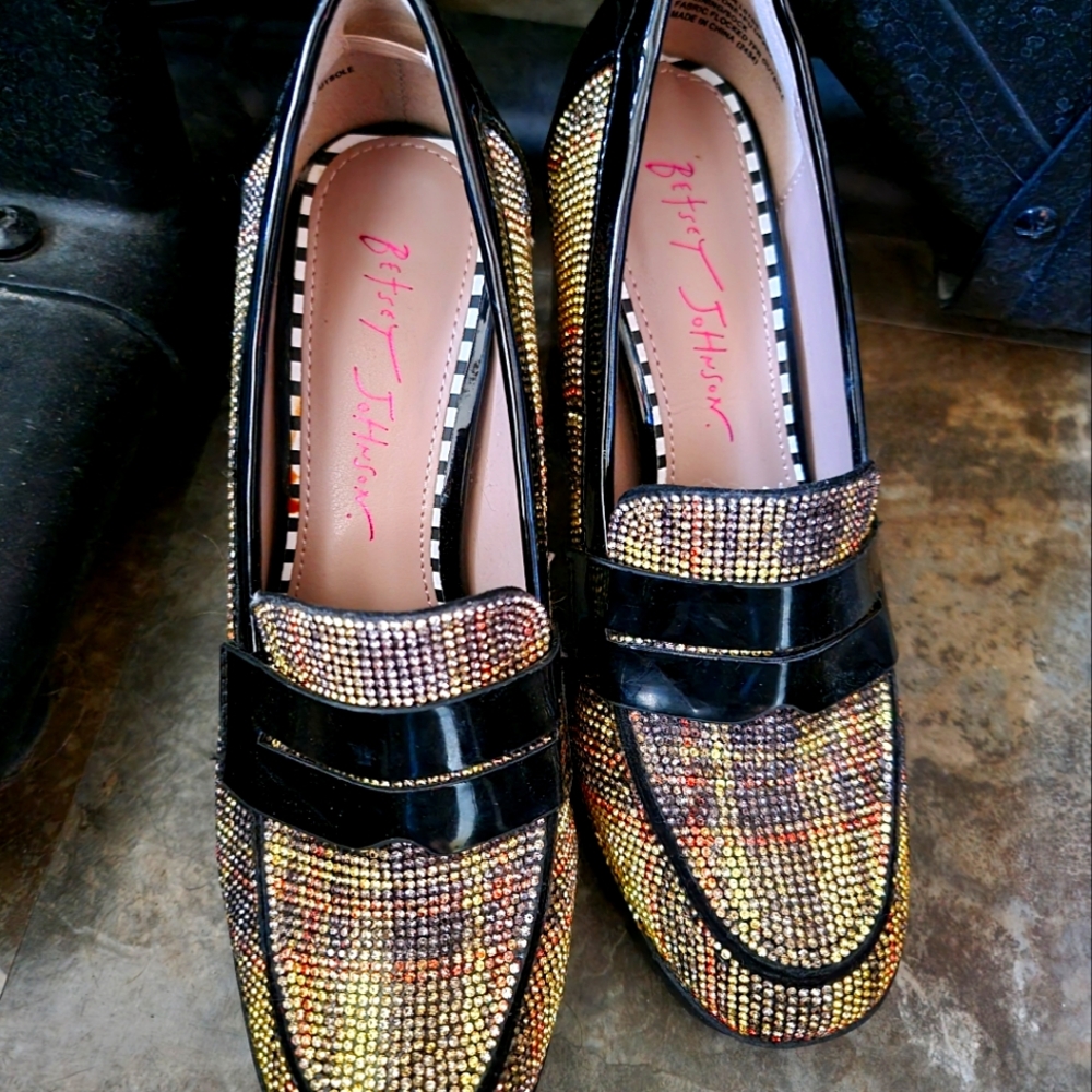 Shiny shoes size 7 1/2
